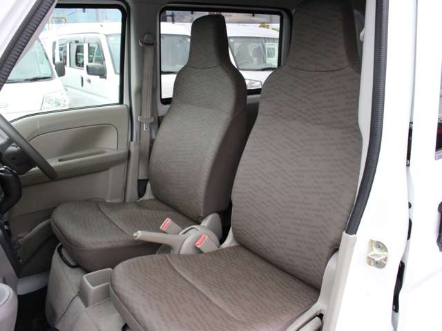 Nissan NV100 Clipper 11