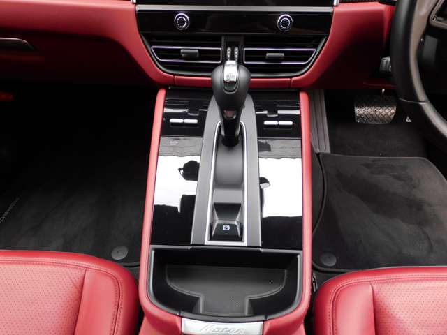 Porsche Macan 13