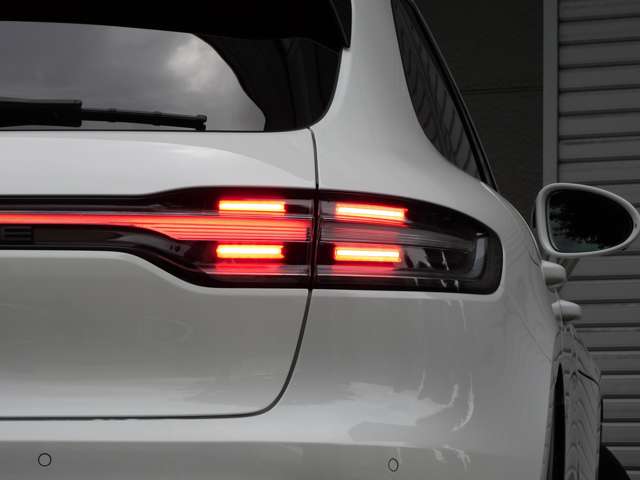 Porsche Macan 8