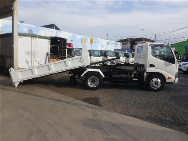 Hino Dutro 9