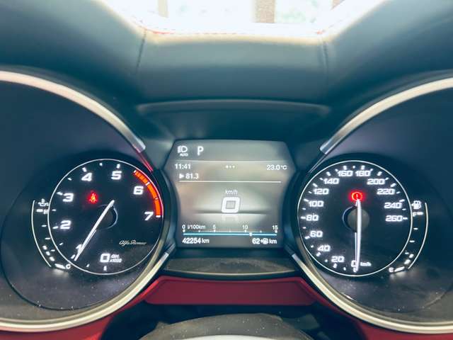 Alfa Romeo Stelvio 6