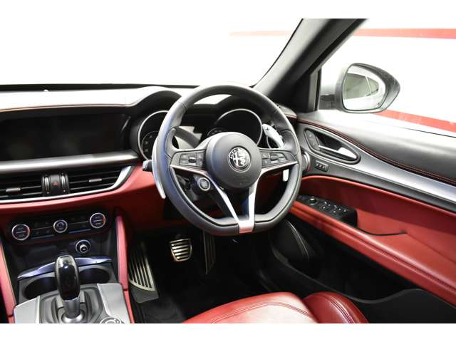 Alfa Romeo Stelvio 8