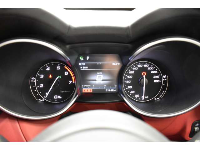 Alfa Romeo Stelvio 10