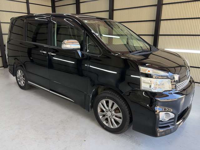 Toyota Voxy 8