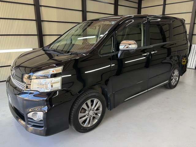 Toyota Voxy 9