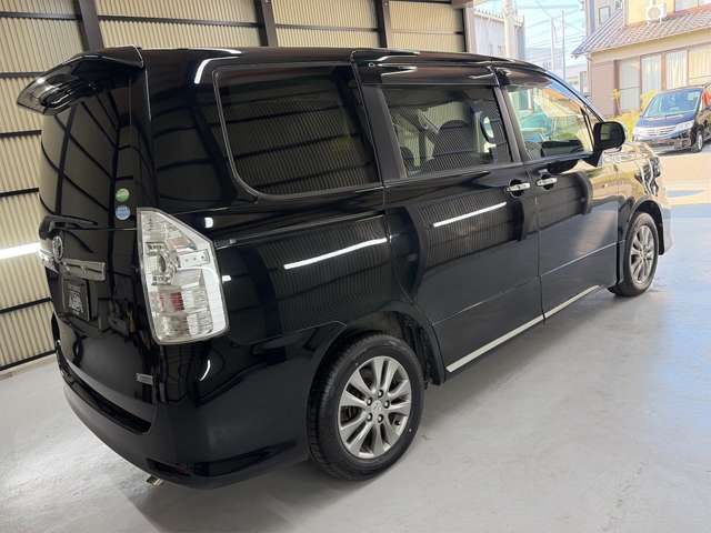 Toyota Voxy 10
