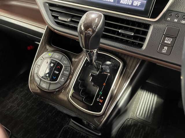 Toyota Esquire 12