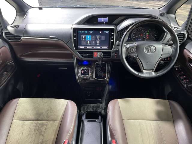 Toyota Esquire 5