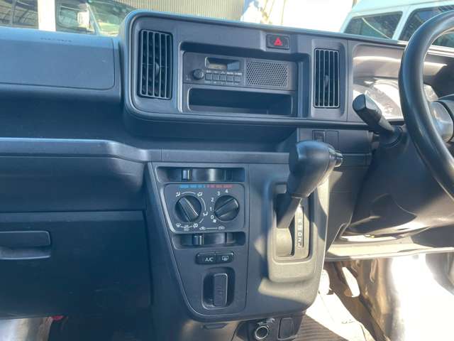 Daihatsu Hijet Cargo 12