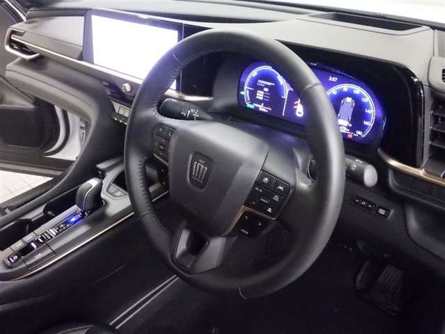 Toyota Crown Crossover 12