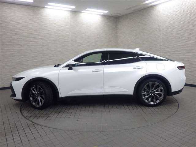 Toyota Crown Crossover 6