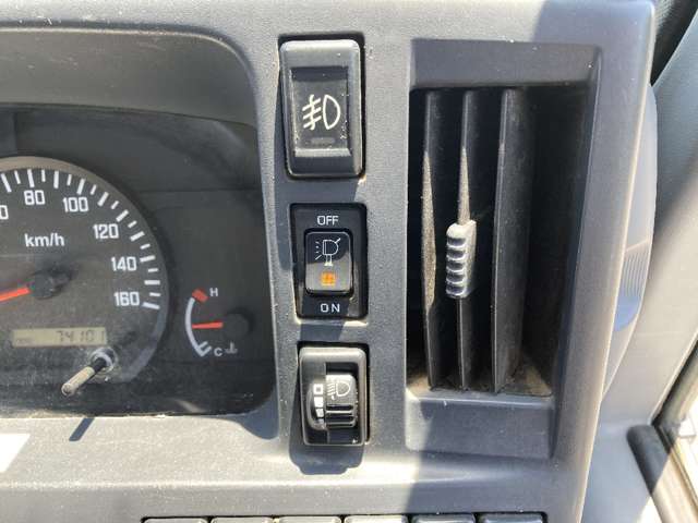 Isuzu Elf 12