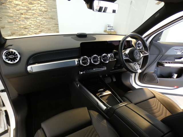 Mercedes-Benz GLB 8