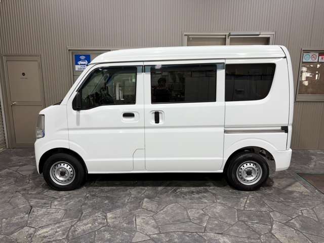 Mitsubishi Minicab Van 12
