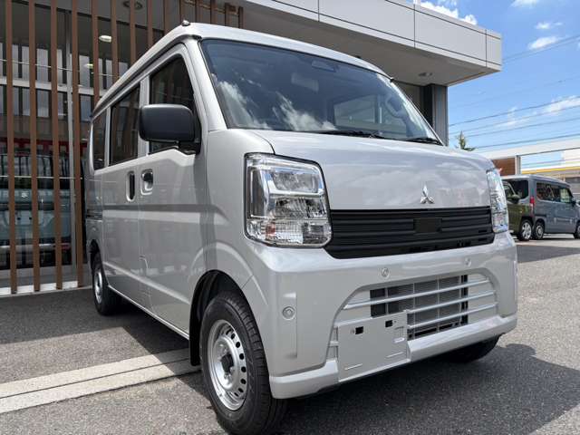 Mitsubishi Minicab Van 11