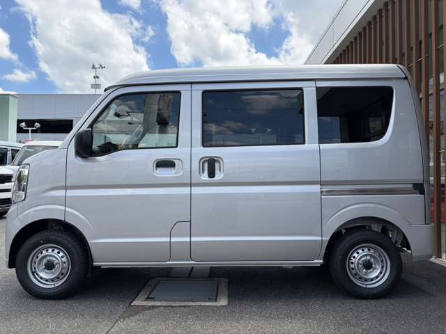 Mitsubishi Minicab Van 12