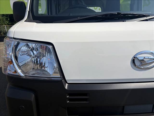 Daihatsu Hijet Cargo 7