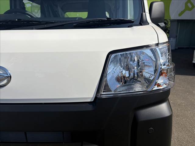 Daihatsu Hijet Cargo 8