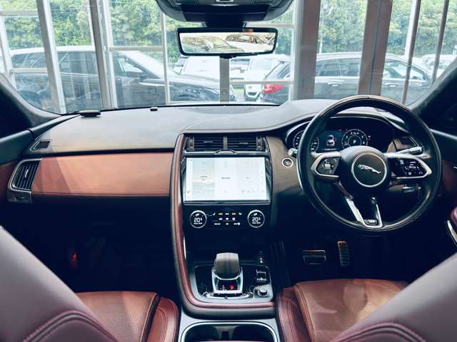 Jaguar E-Pace 5