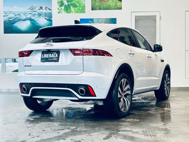 Jaguar E-Pace 10