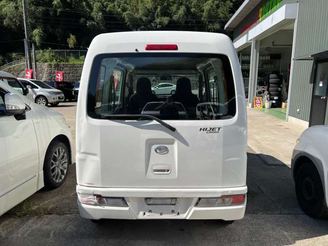 Daihatsu Hijet Cargo 2
