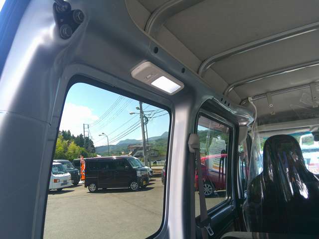 Daihatsu Hijet Cargo 11