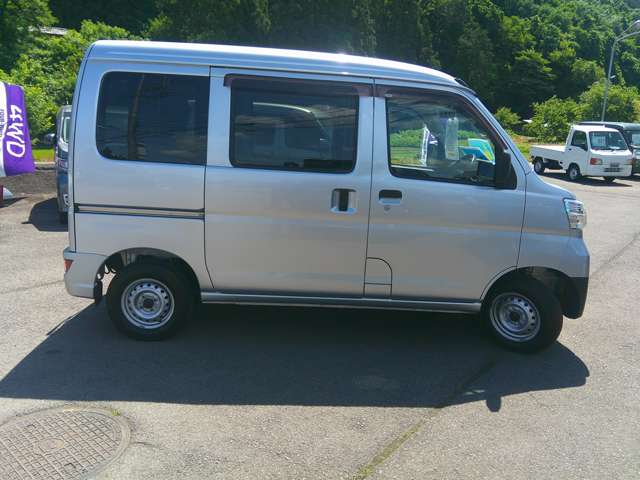 Daihatsu Hijet Cargo 6