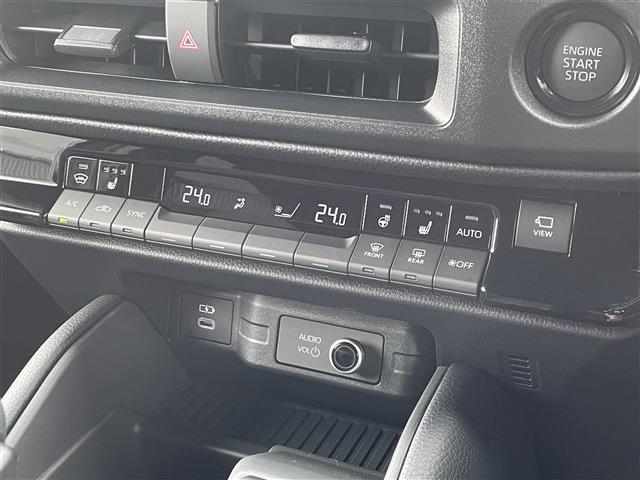 Toyota Land Cruiser FJ 12