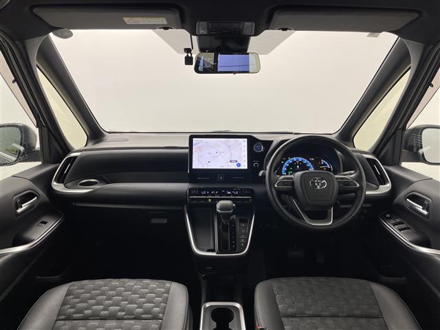 Toyota Voxy 3