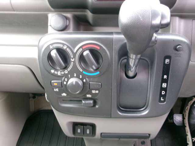 Nissan NV100 Clipper 12