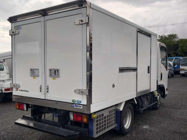 Isuzu Elf 4
