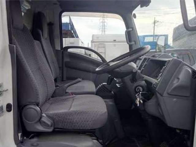 Isuzu Elf 7