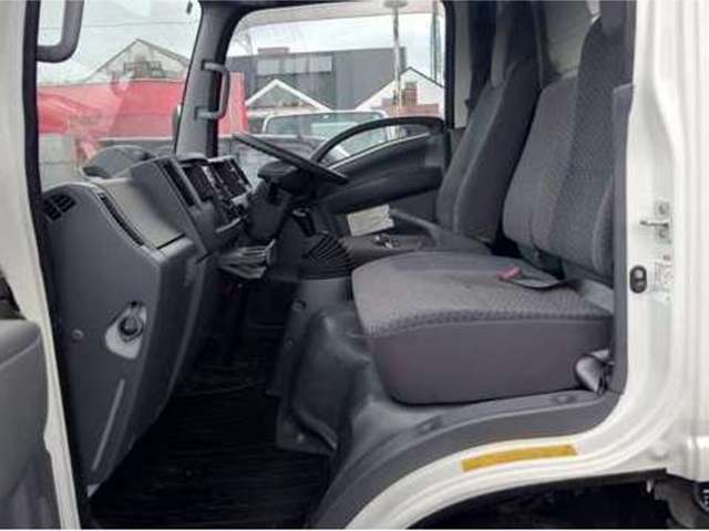 Isuzu Elf 8