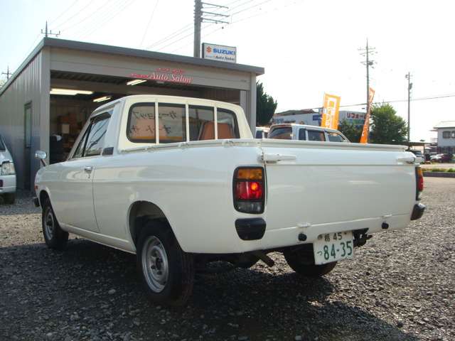 Nissan Sunny Truck 3