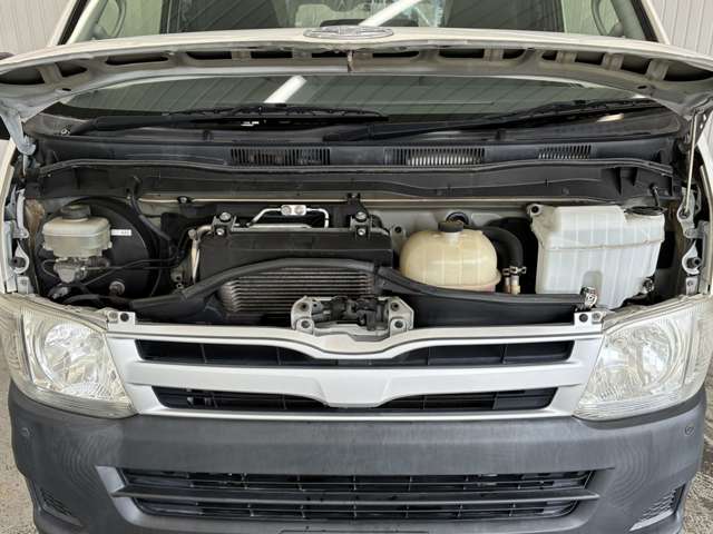 Toyota Hiace Van 5