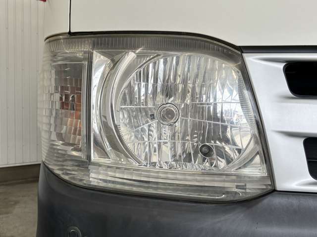 Toyota Hiace Van 6