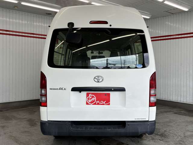 Toyota Hiace Van 10