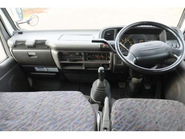 Isuzu Elf 11