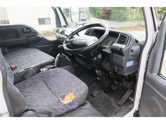Isuzu Elf 12