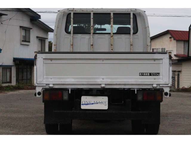 Isuzu Elf 7