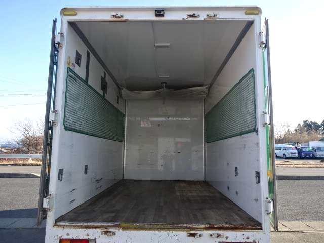 Mitsubishi Fuso Canter 9