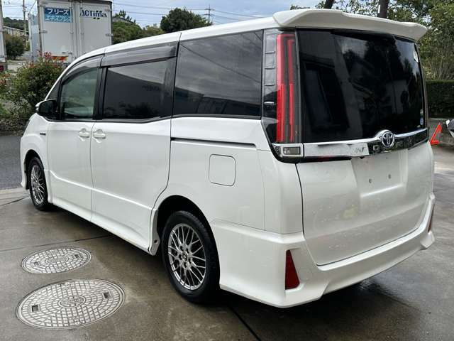 Toyota Noah 3