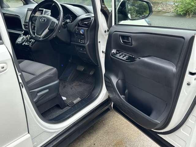 Toyota Noah 5