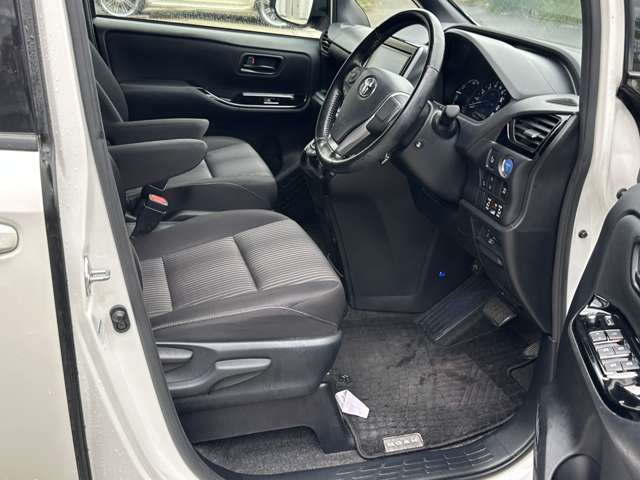 Toyota Noah 7
