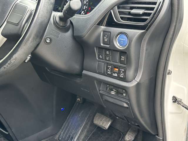 Toyota Noah 8