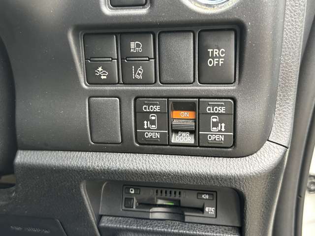 Toyota Noah 9