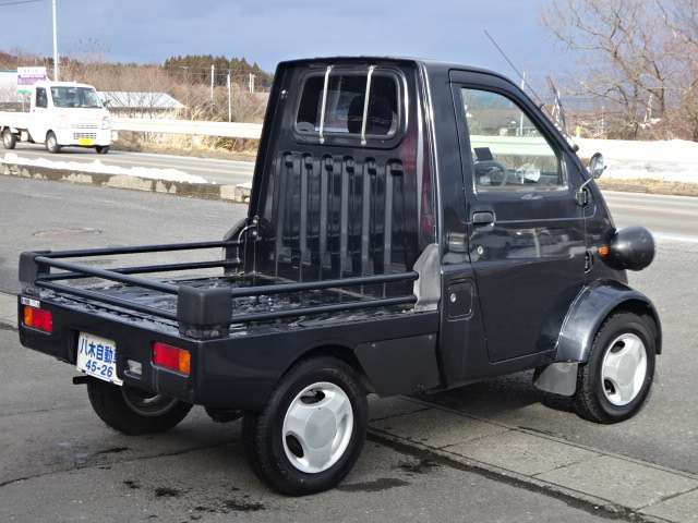 Daihatsu Midget II 7