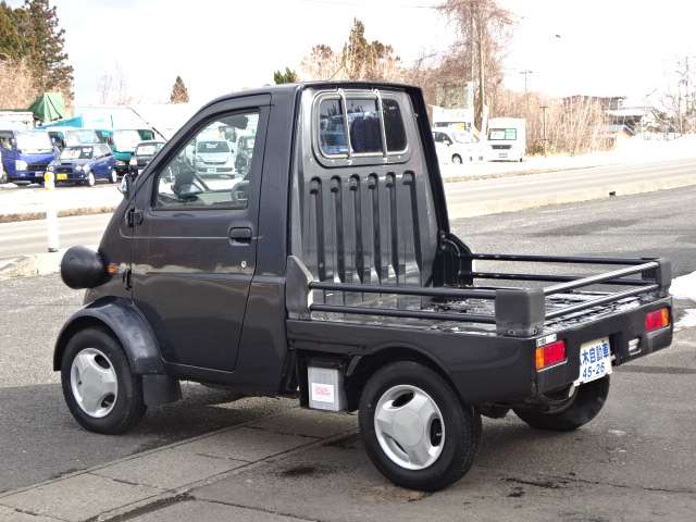 Daihatsu Midget II 8
