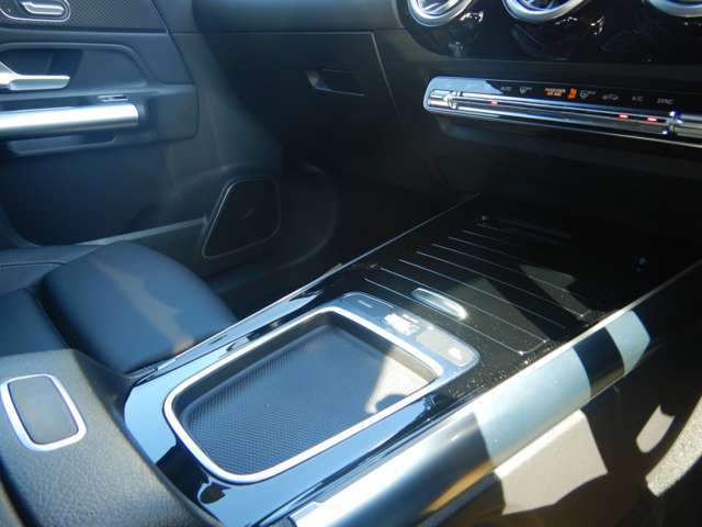 Mercedes-Benz GLA-Class 12