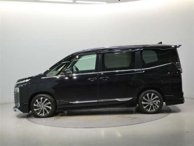 Toyota Voxy 4